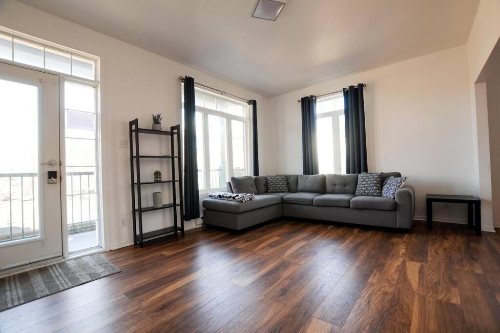 The 1810 - Spacious With Balcony - North Of Quebec Экстерьер фото